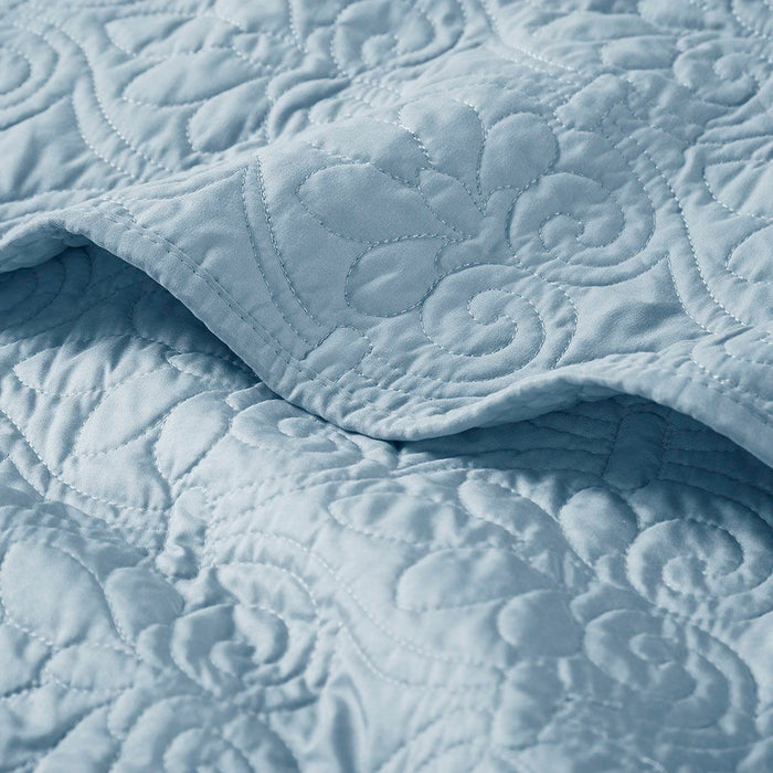 Quebec - Oversized Quilted Throw - Blue