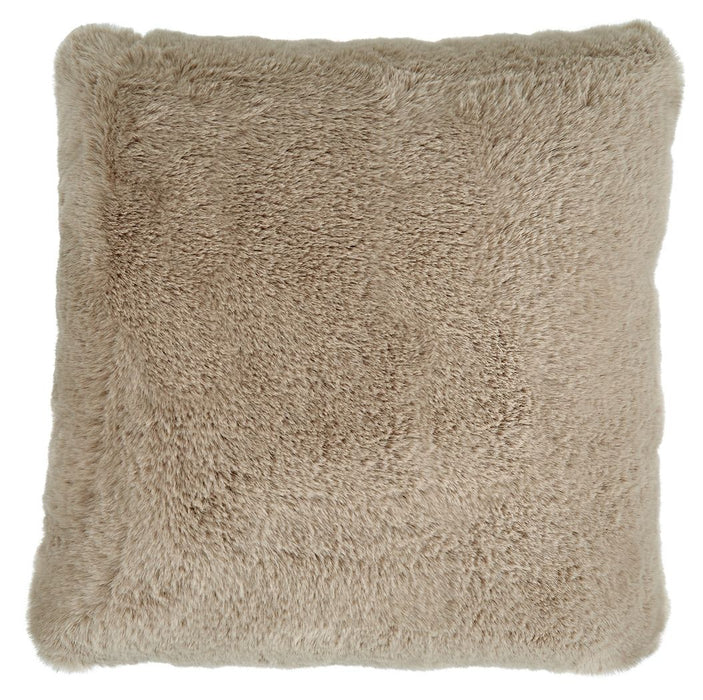 Gariland - Faux Fur Pillow